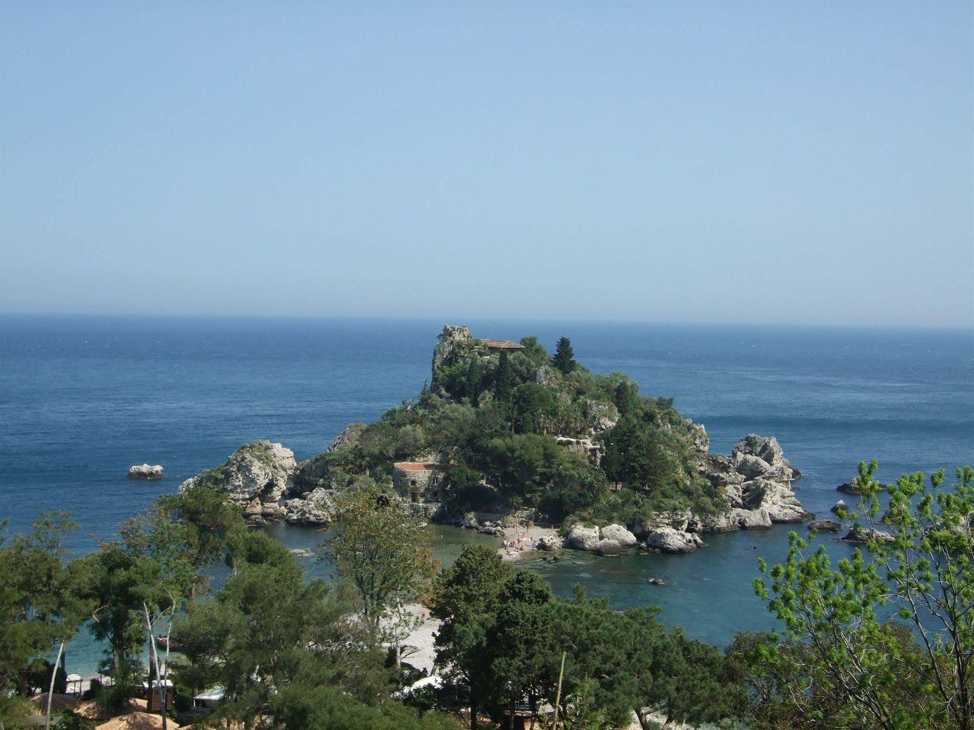 Isola Bella Hotel 3*